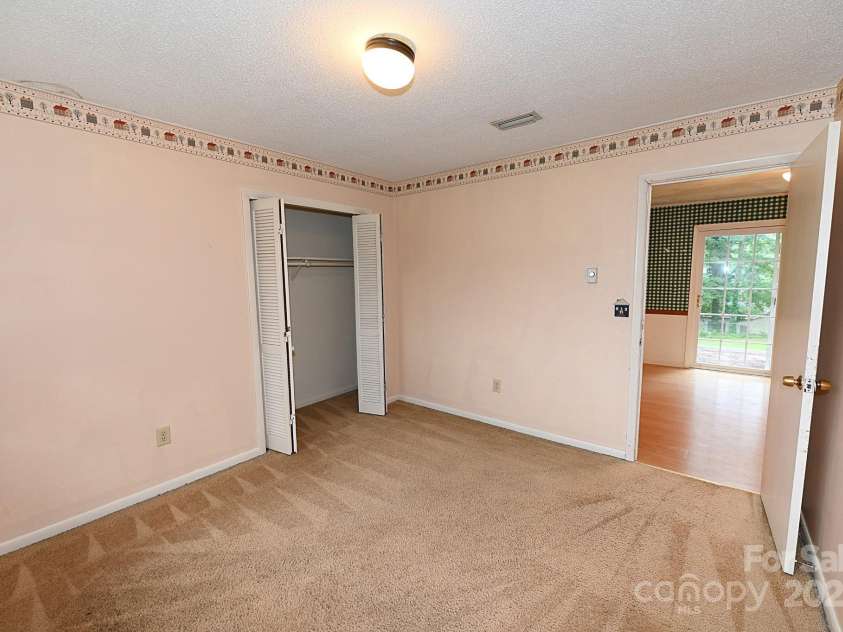 2625 Glenn Street, Newton, NC 28658.  MLS# CAR4265870, YatesRealty ID 11153. 