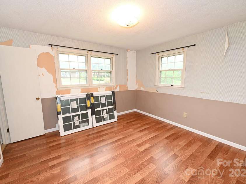 2625 Glenn Street, Newton, NC 28658.  MLS# CAR4265870, YatesRealty ID 11153. 
