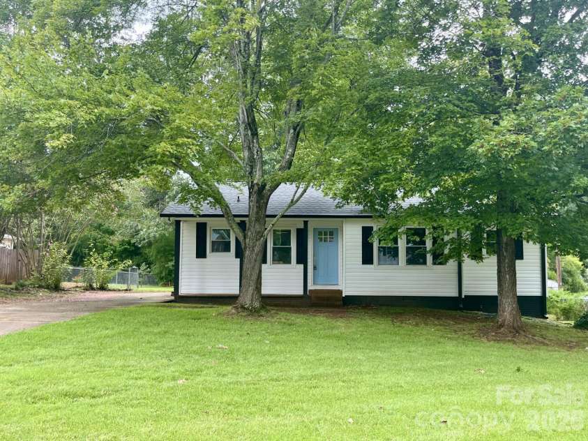 523 Hickory Nut Lane, China Grove, NC 28023.  MLS# CAR4289457, YatesRealty ID 11153. Welcome Home