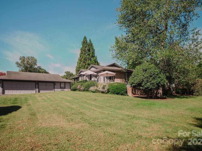 115 Hawkins Creek Road, Hendersonville, NC 28791.  MLS# CAR4295090, YatesRealty ID 11154. 