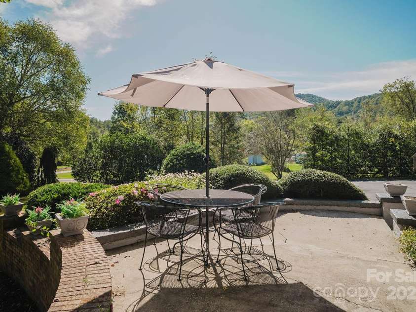 115 Hawkins Creek Road, Hendersonville, NC 28791.  MLS# CAR4295090, YatesRealty ID 11154. 