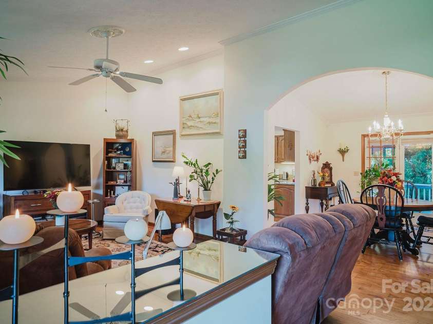 115 Hawkins Creek Road, Hendersonville, NC 28791.  MLS# CAR4295090, YatesRealty ID 11154. 