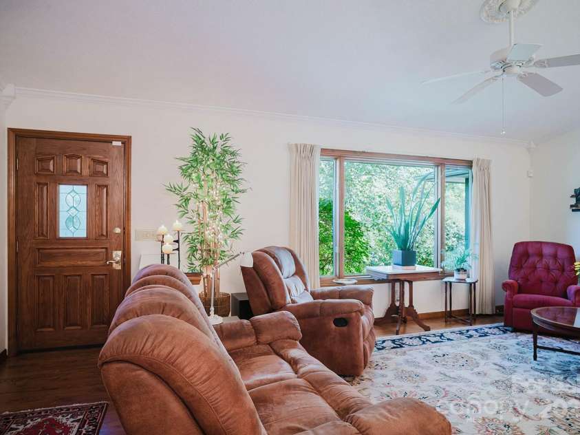 115 Hawkins Creek Road, Hendersonville, NC 28791.  MLS# CAR4295090, YatesRealty ID 11154. 