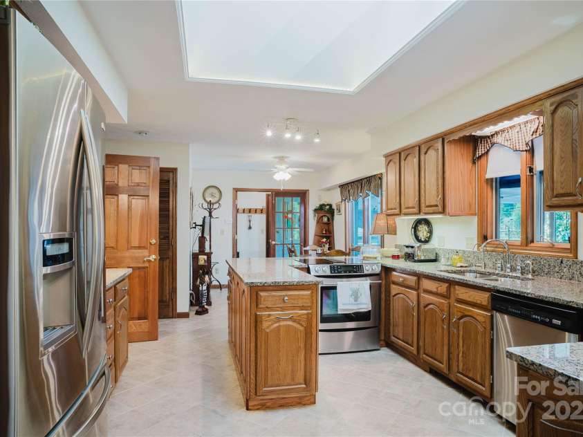 115 Hawkins Creek Road, Hendersonville, NC 28791.  MLS# CAR4295090, YatesRealty ID 11154. 