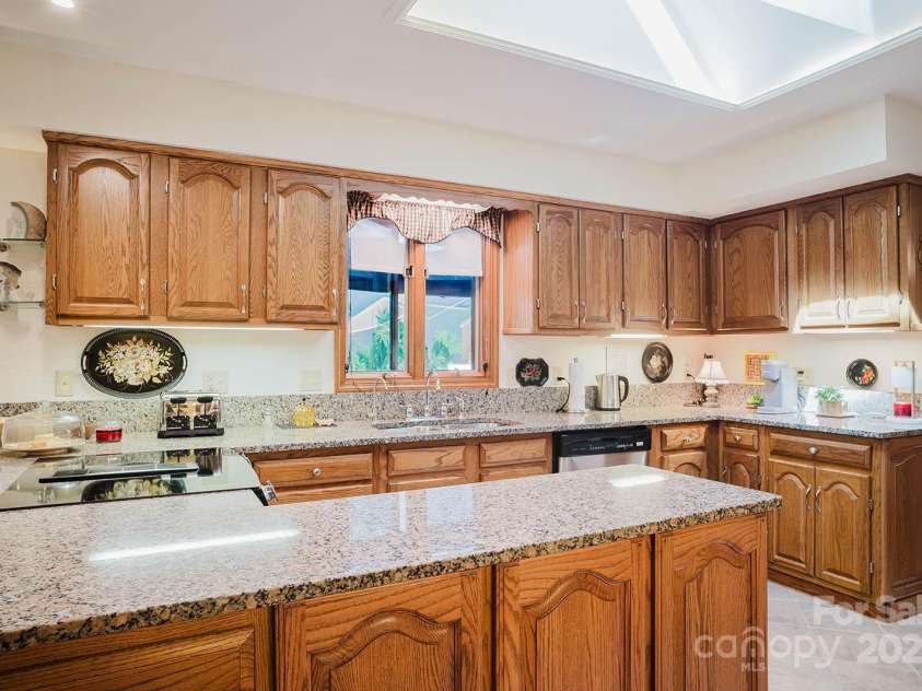 115 Hawkins Creek Road, Hendersonville, NC 28791.  MLS# CAR4295090, YatesRealty ID 11154. 