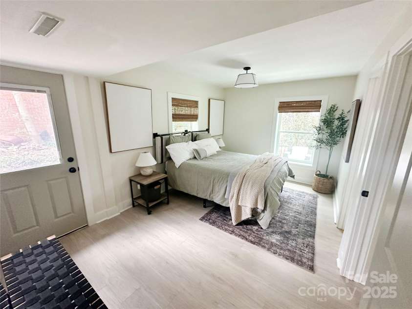 5057 Murrayhill Road, Charlotte, NC 28210.  MLS# CAR4231277, YatesRealty ID 11155. 