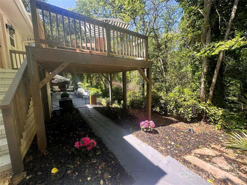 5057 Murrayhill Road, Charlotte, NC 28210.  MLS# CAR4231277, YatesRealty ID 11155. 