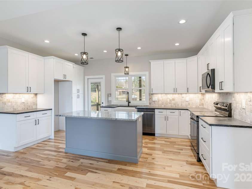 126 Whiskey River Run, Hendersonville, NC 28792.  MLS# CAR4205245, YatesRealty ID 11156. 