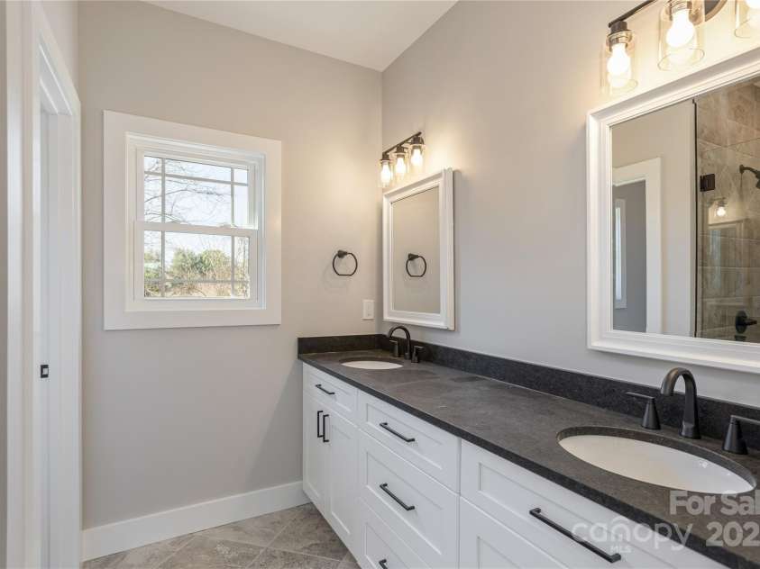 126 Whiskey River Run, Hendersonville, NC 28792.  MLS# CAR4205245, YatesRealty ID 11156. Primary bath
