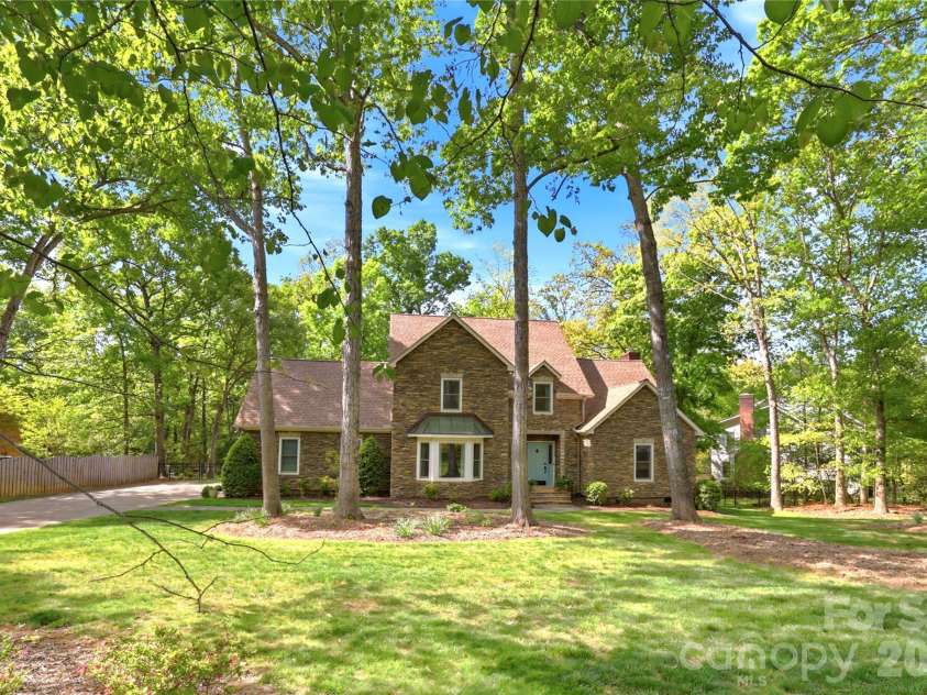 8200 Asheley Glen Drive, Mint Hill, NC 28227.  MLS# CAR4368064, YatesRealty ID 11156. 