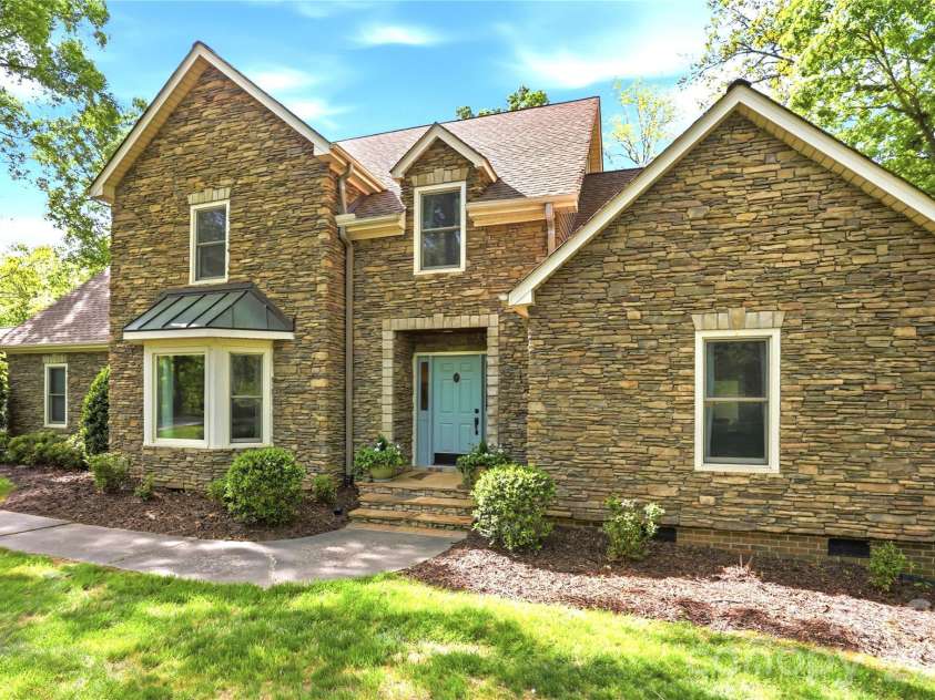 8200 Asheley Glen Drive, Mint Hill, NC 28227.  MLS# CAR4368064, YatesRealty ID 11156. 