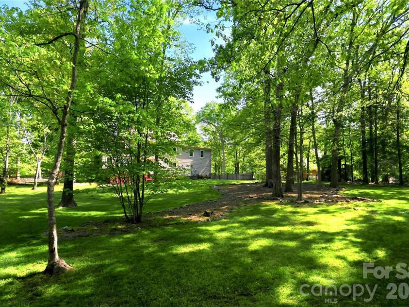 8200 Asheley Glen Drive, Mint Hill, NC 28227.  MLS# CAR4368064, YatesRealty ID 11156. 