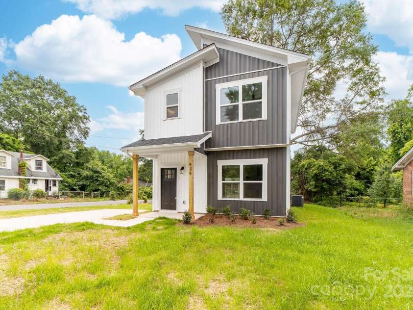 424 Airline Avenue, Shelby, NC 28150.  MLS# CAR4328271, YatesRealty ID 11158. 