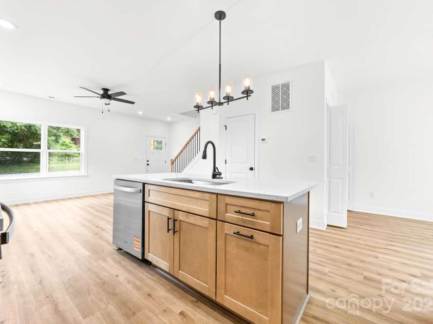 424 Airline Avenue, Shelby, NC 28150.  MLS# CAR4328271, YatesRealty ID 11158. 