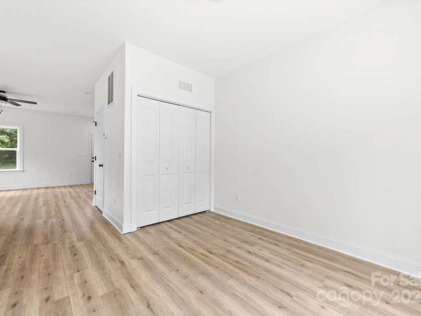 424 Airline Avenue, Shelby, NC 28150.  MLS# CAR4328271, YatesRealty ID 11158. 