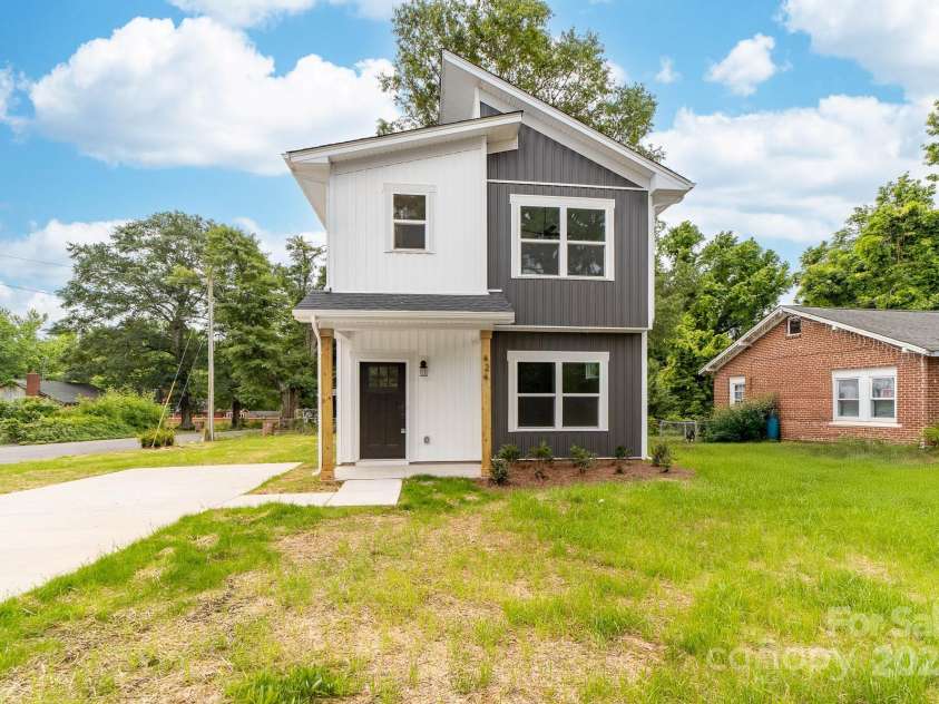 424 Airline Avenue, Shelby, NC 28150.  MLS# CAR4328271, YatesRealty ID 11158. 