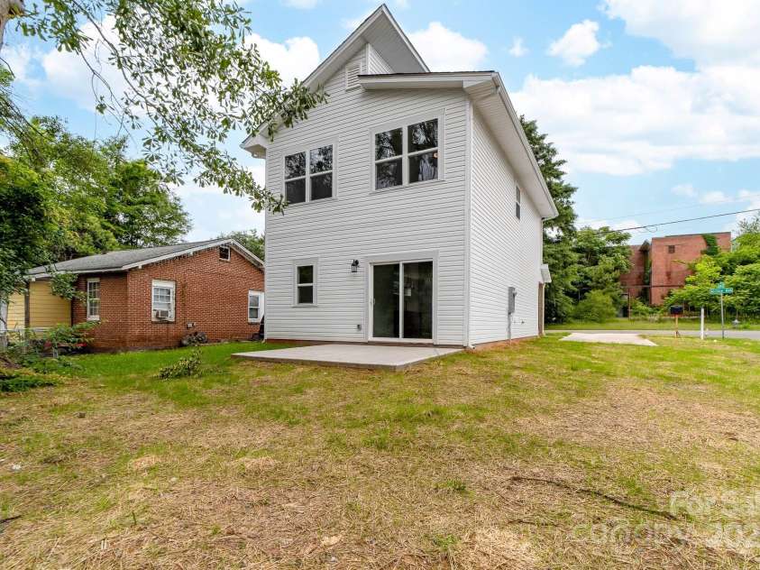 424 Airline Avenue, Shelby, NC 28150.  MLS# CAR4328271, YatesRealty ID 11158. 