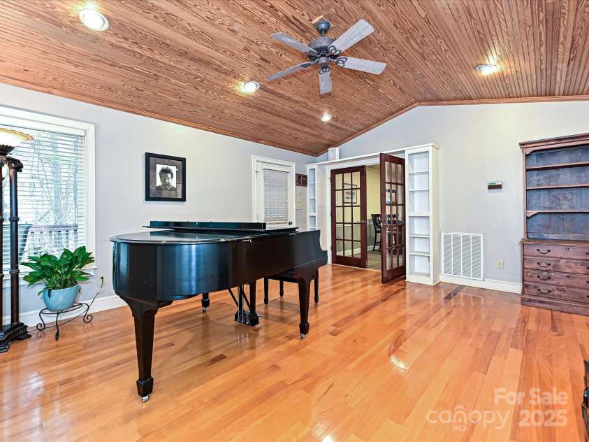 119 Dills Drive, Dallas, NC 28034.  MLS# CAR4239431, YatesRealty ID 11159. 