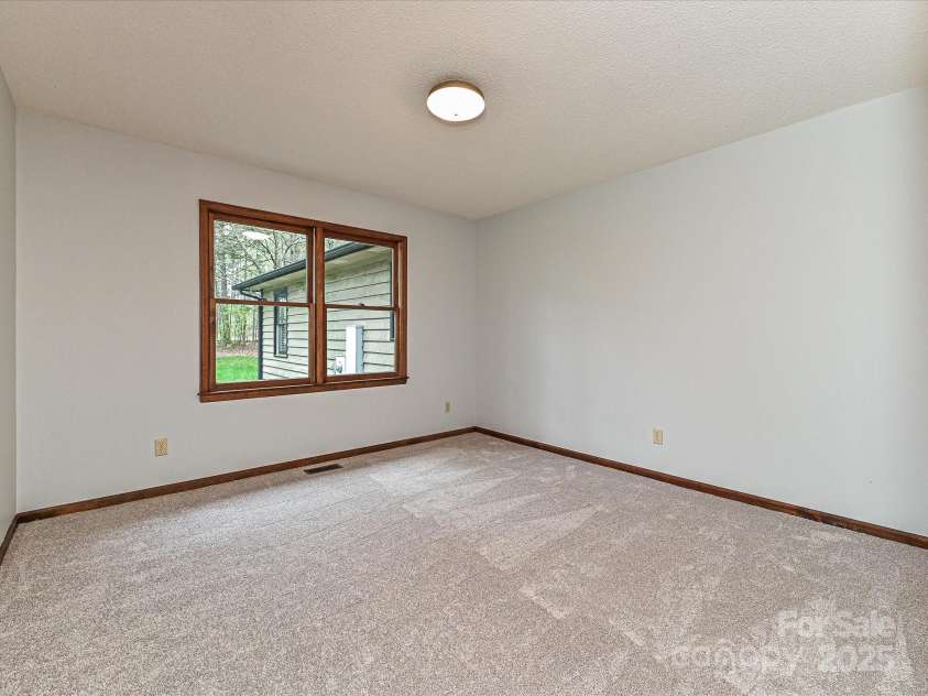 119 Dills Drive, Dallas, NC 28034.  MLS# CAR4239431, YatesRealty ID 11159. 