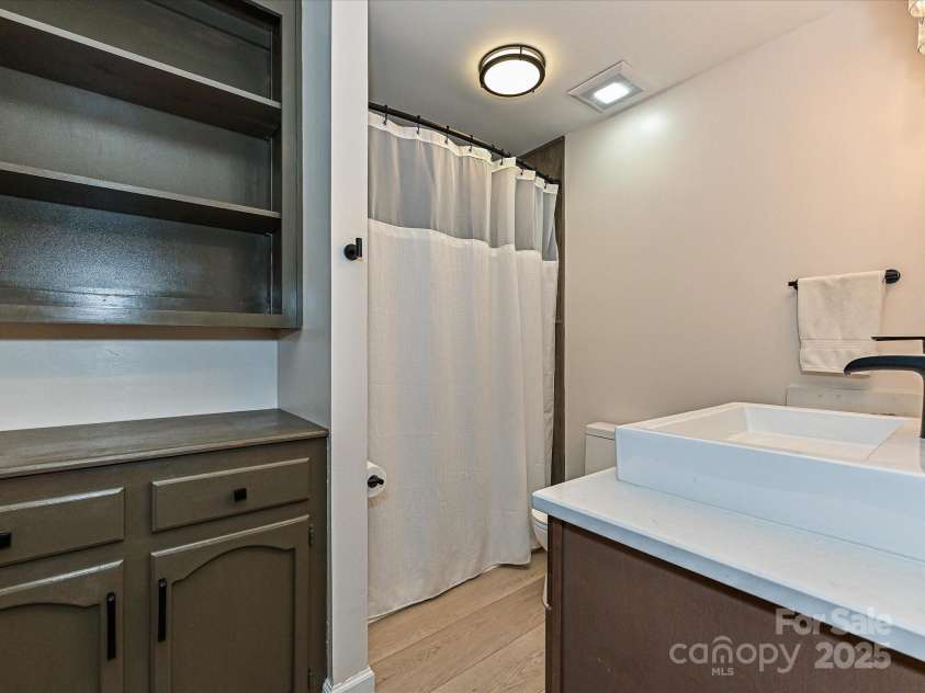 119 Dills Drive, Dallas, NC 28034.  MLS# CAR4239431, YatesRealty ID 11159. 