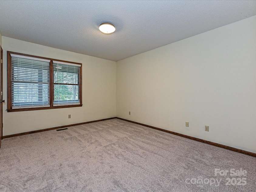 119 Dills Drive, Dallas, NC 28034.  MLS# CAR4239431, YatesRealty ID 11159. 