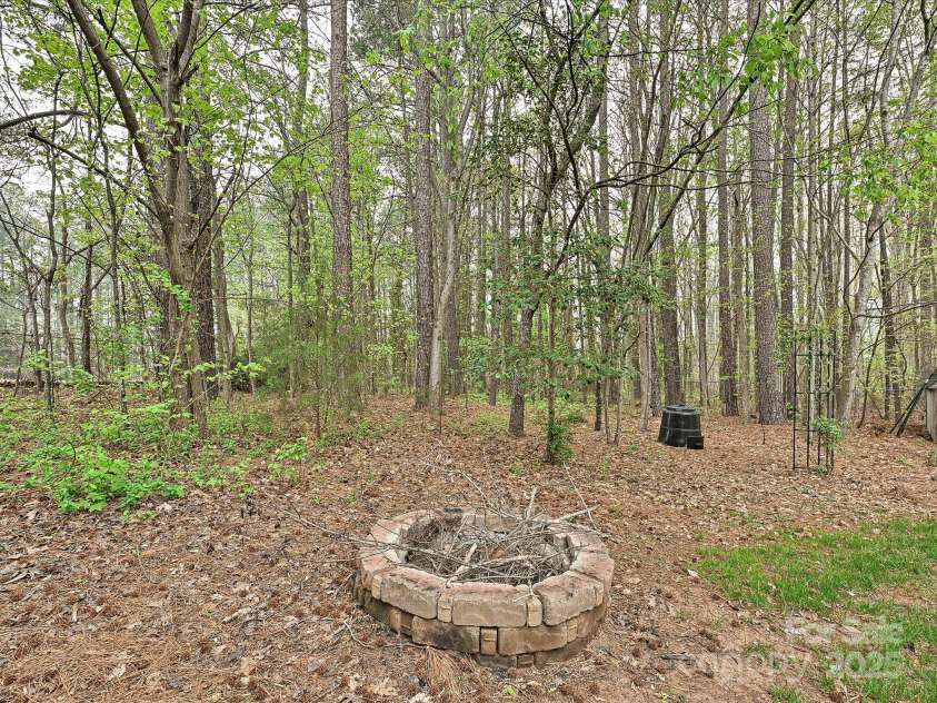 119 Dills Drive, Dallas, NC 28034.  MLS# CAR4239431, YatesRealty ID 11159. 