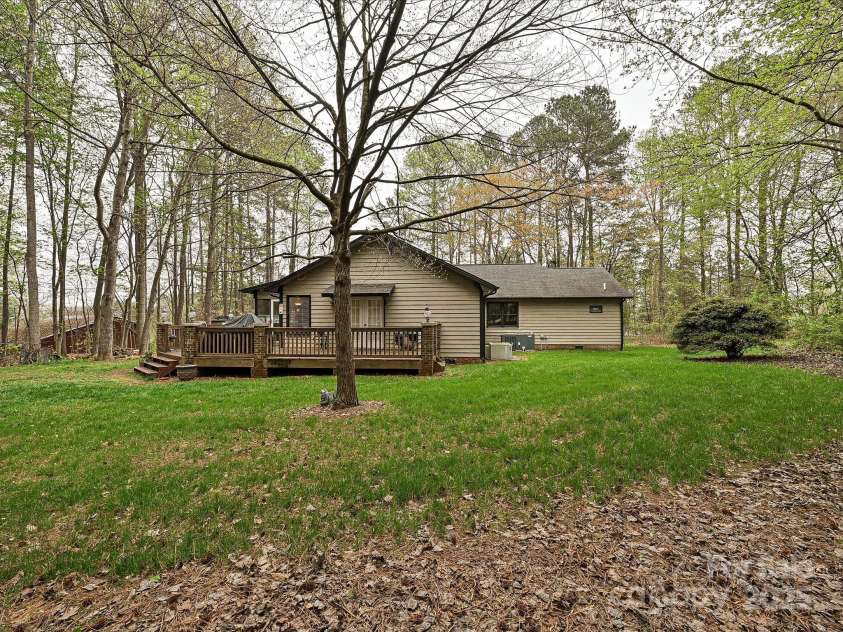 119 Dills Drive, Dallas, NC 28034.  MLS# CAR4239431, YatesRealty ID 11159. 