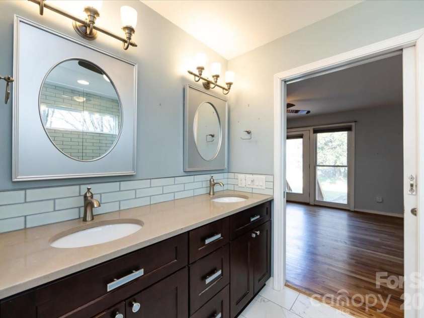 5901 Havencrest Court, Concord, NC 28027.  MLS# CAR4345244, YatesRealty ID 11159. Primary Bath
