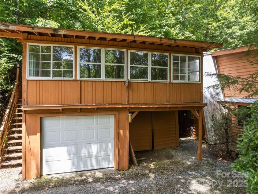 1010 Autumn Drive, Maggie Valley, NC 28751.  MLS# CAR4284241, YatesRealty ID 1116. 