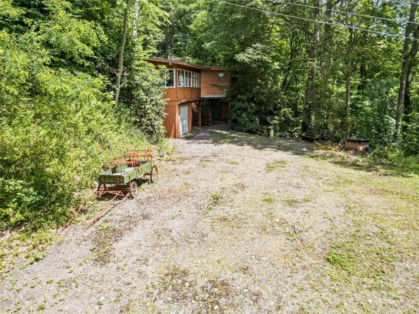 1010 Autumn Drive, Maggie Valley, NC 28751.  MLS# CAR4284241, YatesRealty ID 1116. 