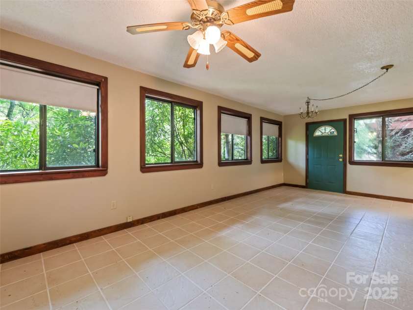 1010 Autumn Drive, Maggie Valley, NC 28751.  MLS# CAR4284241, YatesRealty ID 1116. Dining area 