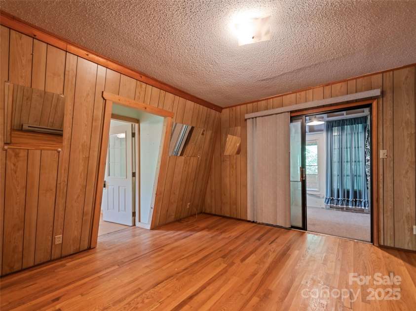 1010 Autumn Drive, Maggie Valley, NC 28751.  MLS# CAR4284241, YatesRealty ID 1116. Flex Space 
