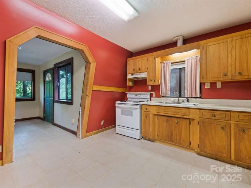 1010 Autumn Drive, Maggie Valley, NC 28751.  MLS# CAR4284241, YatesRealty ID 1116. Kitchen looking into dining area