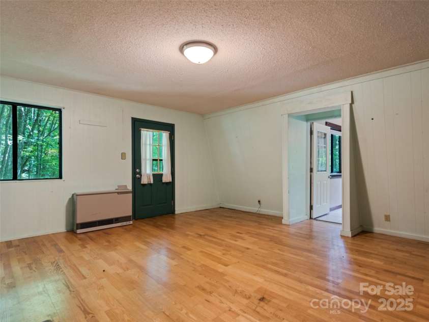 1010 Autumn Drive, Maggie Valley, NC 28751.  MLS# CAR4284241, YatesRealty ID 1116. Living Room