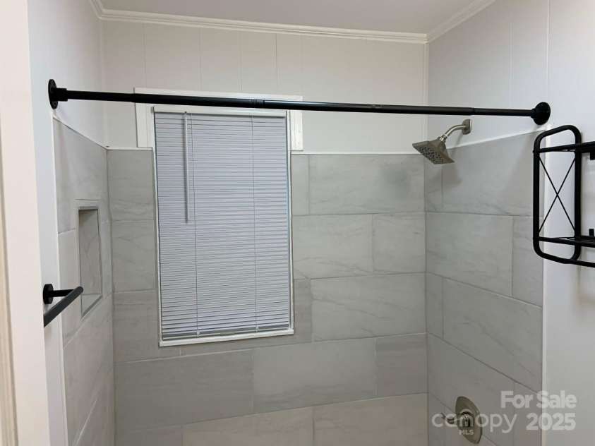 4100 Howie Circle, Charlotte, NC 28205.  MLS# CAR4250690, YatesRealty ID 11160. 