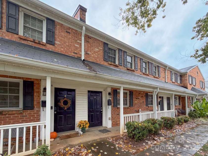 1310 Green Oaks Lane, Charlotte, NC 28205.  MLS# CAR4317960, YatesRealty ID 11161. 