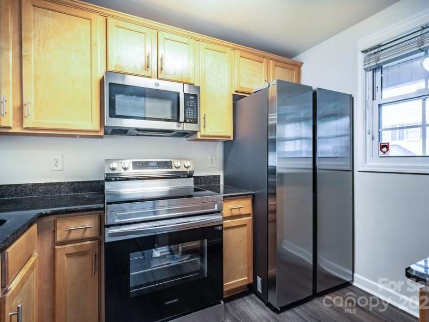 1310 Green Oaks Lane, Charlotte, NC 28205.  MLS# CAR4317960, YatesRealty ID 11161. 