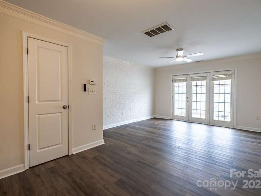 1310 Green Oaks Lane, Charlotte, NC 28205.  MLS# CAR4317960, YatesRealty ID 11161. 