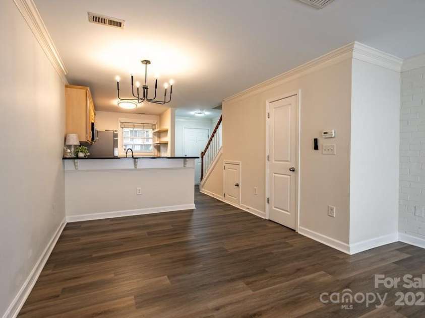 1310 Green Oaks Lane, Charlotte, NC 28205.  MLS# CAR4317960, YatesRealty ID 11161. 