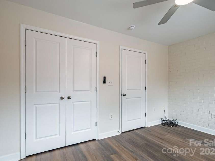 1310 Green Oaks Lane, Charlotte, NC 28205.  MLS# CAR4317960, YatesRealty ID 11161. 