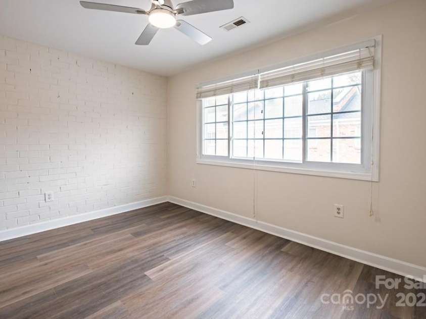 1310 Green Oaks Lane, Charlotte, NC 28205.  MLS# CAR4317960, YatesRealty ID 11161. 