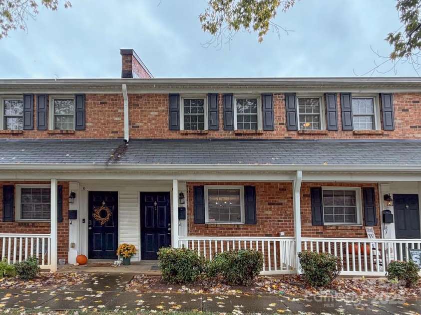 1310 Green Oaks Lane, Charlotte, NC 28205.  MLS# CAR4317960, YatesRealty ID 11161. 
