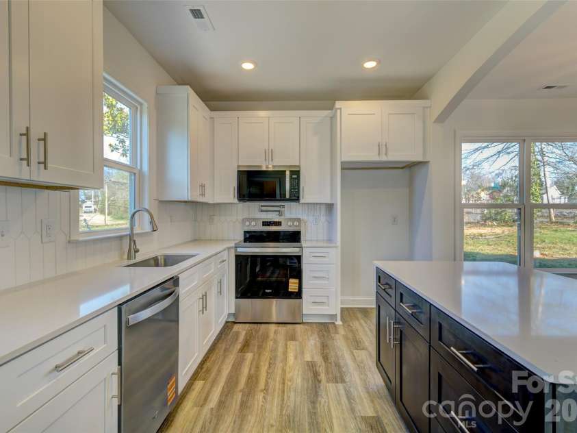 615 Buffalo Street, Shelby, NC 28150.  MLS# CAR4328308, YatesRealty ID 11161. 