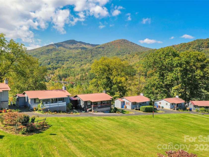 228 Raven Ridge, Maggie Valley, NC 28751.  MLS# CAR4186570, YatesRealty ID 11163. 