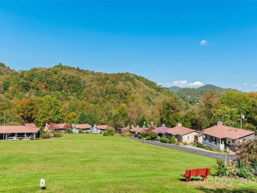 228 Raven Ridge, Maggie Valley, NC 28751.  MLS# CAR4186570, YatesRealty ID 11163. 