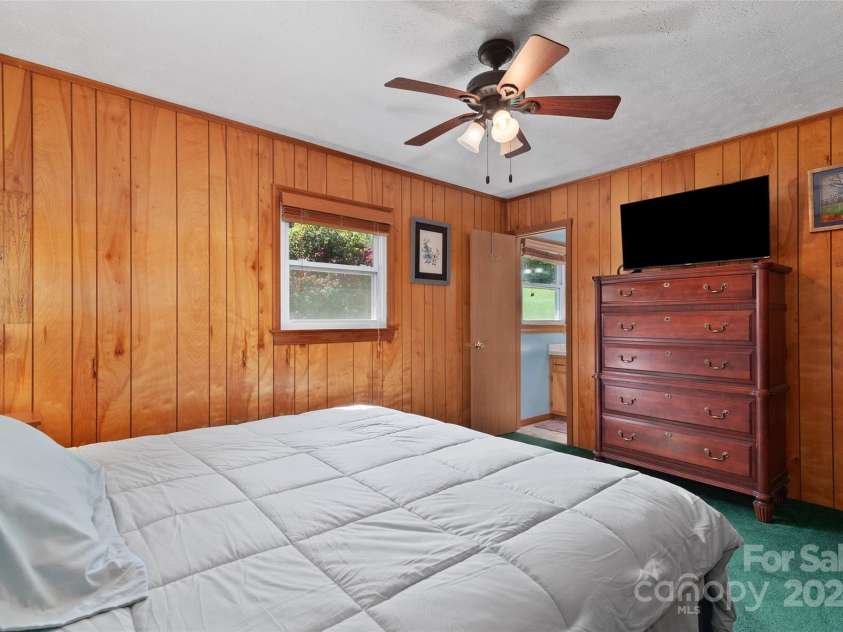 228 Raven Ridge, Maggie Valley, NC 28751.  MLS# CAR4186570, YatesRealty ID 11163. 