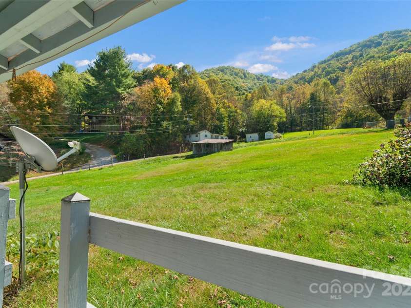 228 Raven Ridge, Maggie Valley, NC 28751.  MLS# CAR4186570, YatesRealty ID 11163. 