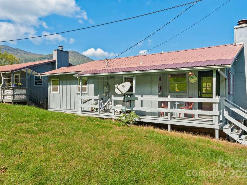 228 Raven Ridge, Maggie Valley, NC 28751.  MLS# CAR4186570, YatesRealty ID 11163. 