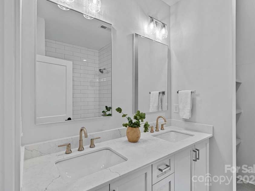 2010 Bessbrook Road, Fort Mill, SC 29708.  MLS# CAR4284508, YatesRealty ID 11165. Full Bathroom on Upper Floor