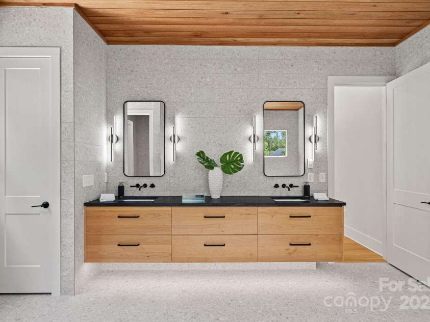 2010 Bessbrook Road, Fort Mill, SC 29708.  MLS# CAR4284508, YatesRealty ID 11165. Under Cabinet lighting- gorgeous!
